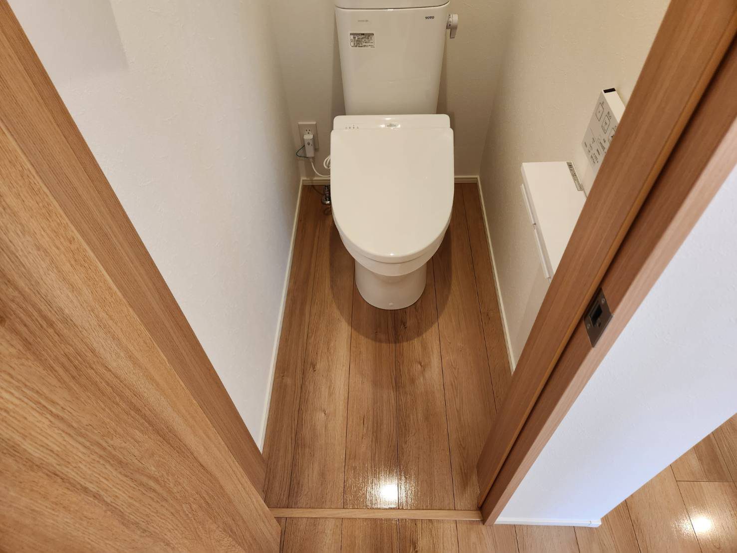 UVコーティング施工後のトイレの床